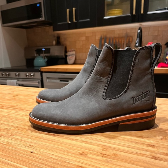 Brand new Dayton wholecut chelsea boot size 5.5 E fits men 6.5 or women 9.5. - Picture 3 of 4
